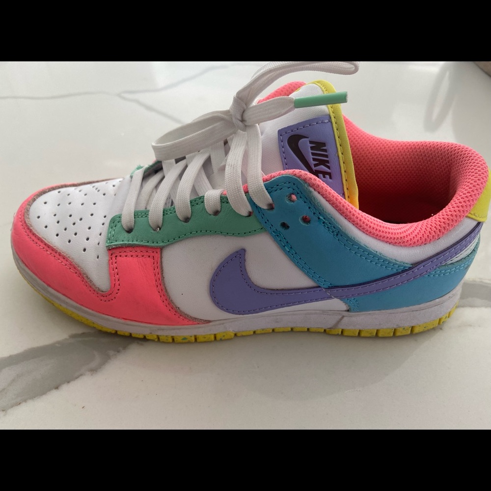 Women’s Nike Low Dunks Easter Size 6